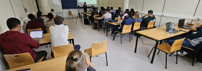 UN officials Laura Díaz and Lara Prades present their work a the UN to @MASTERGEOTECH students